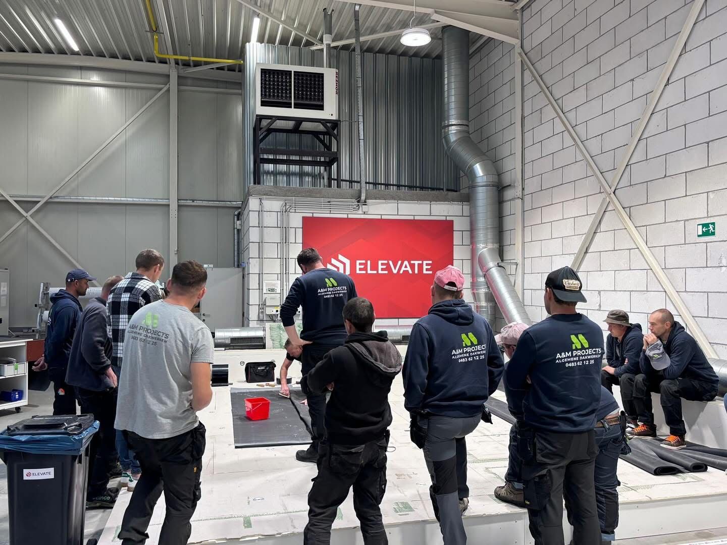 Team A&M Projects volgt een Elevate-opleiding over platte daken