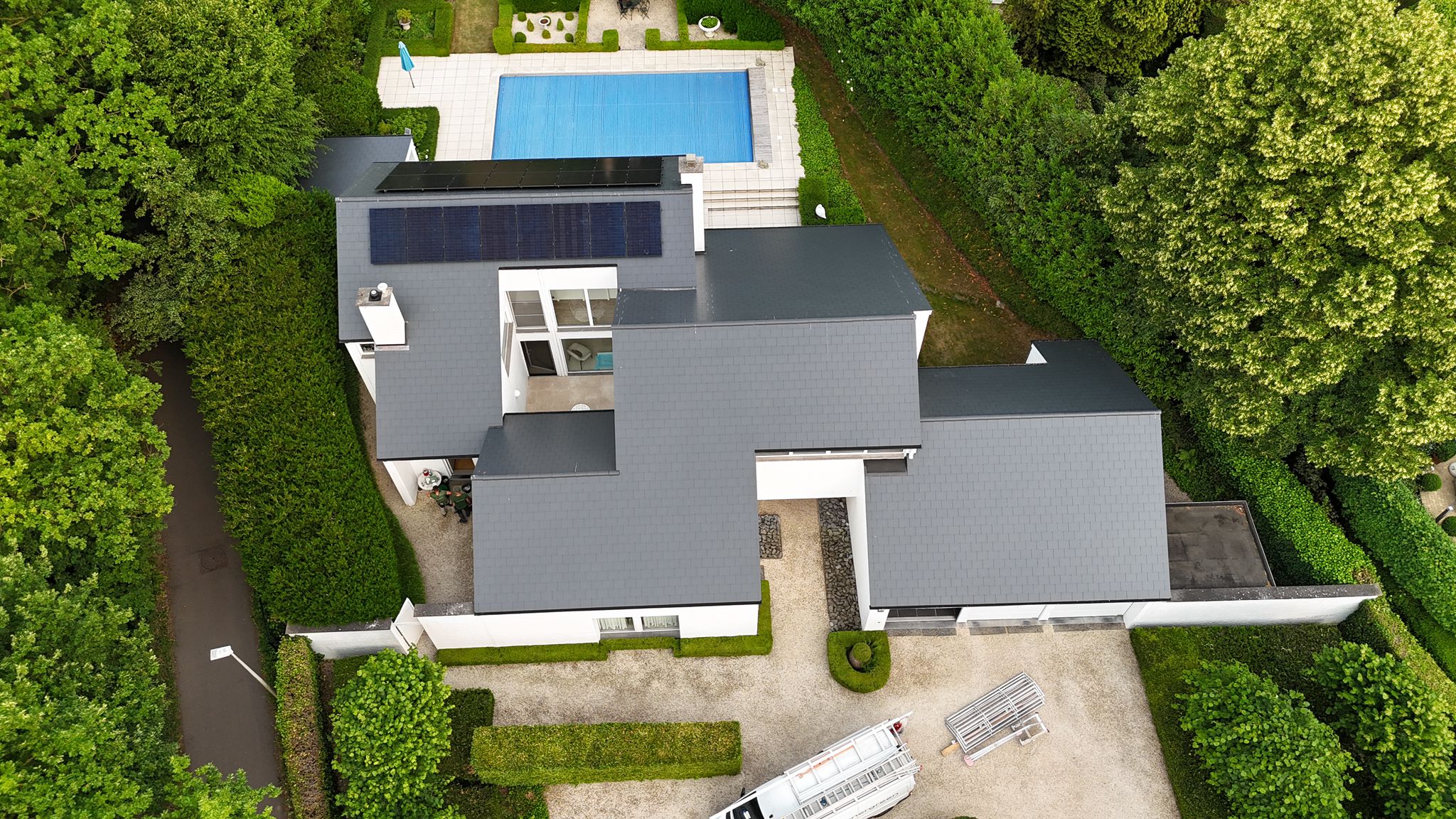 Moderne villa met natuurleien